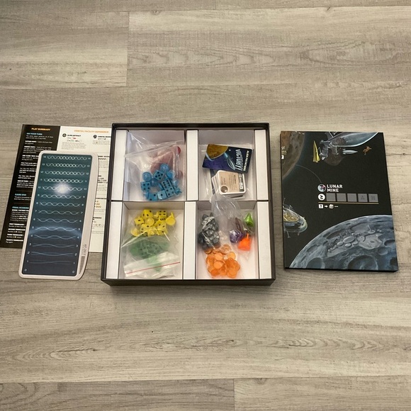 Alien Frontiers Board Game - Picture 3 of 3